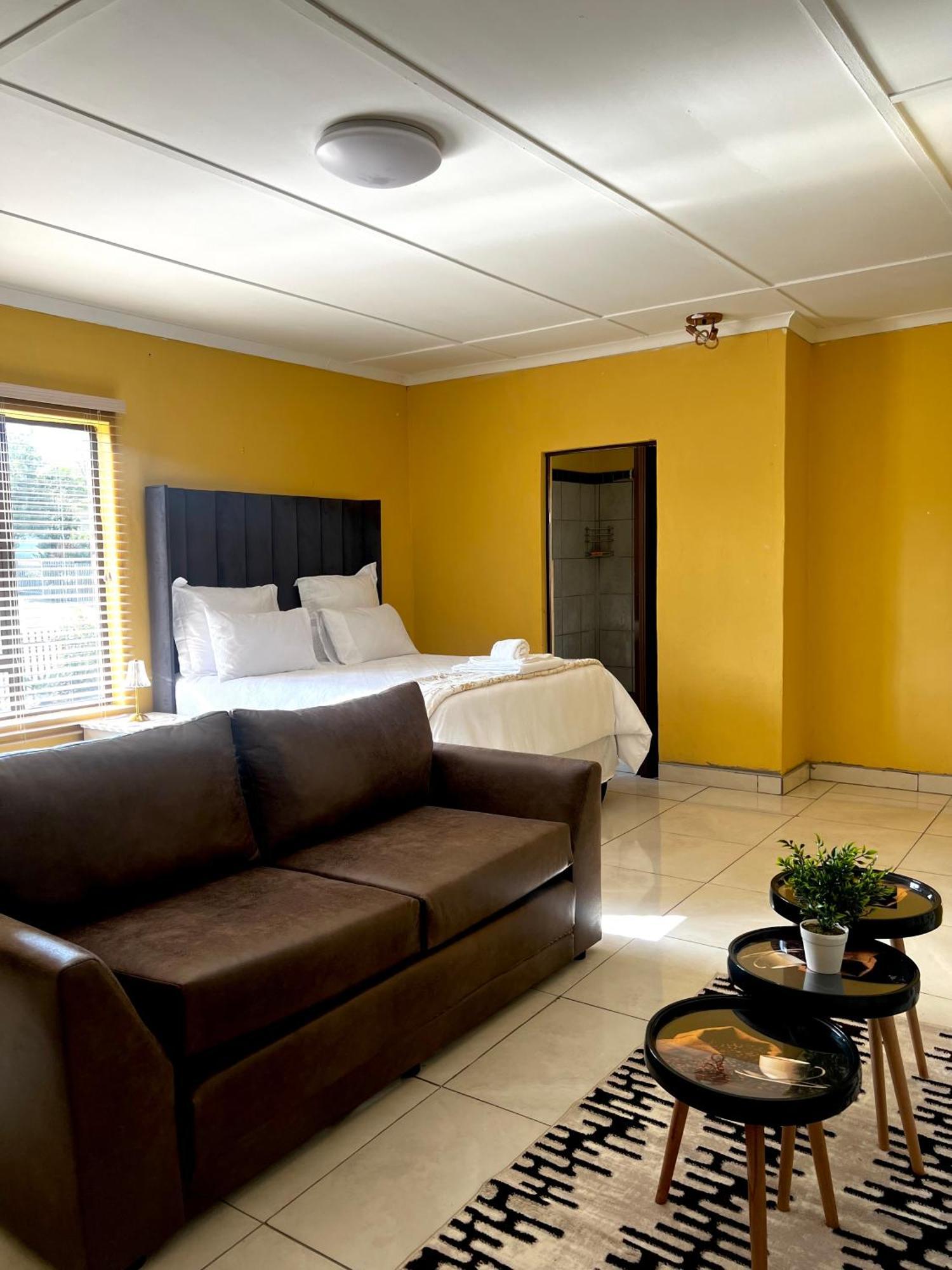 Nkguesthouse เลดี้สมิธ ภายนอก รูปภาพ