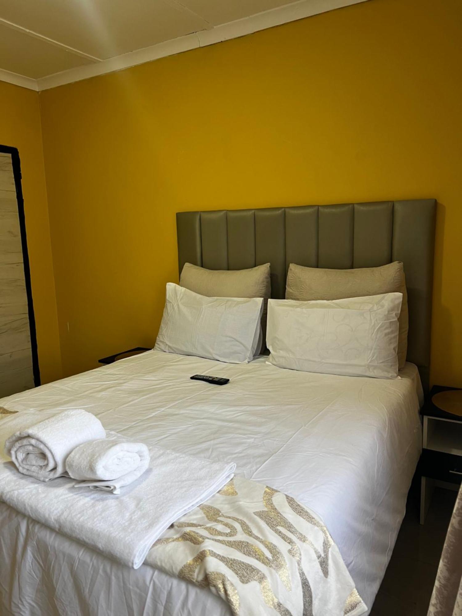 Nkguesthouse เลดี้สมิธ ภายนอก รูปภาพ